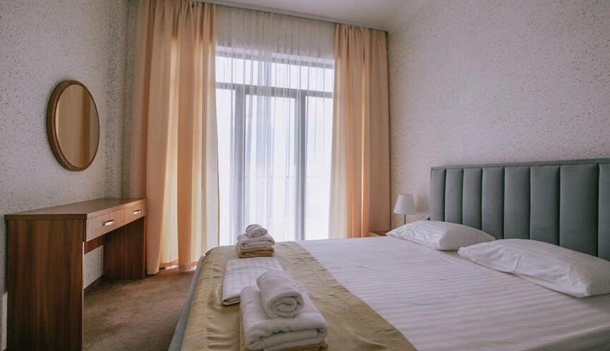 Люкс 2-комн вид на море (1 корпус)