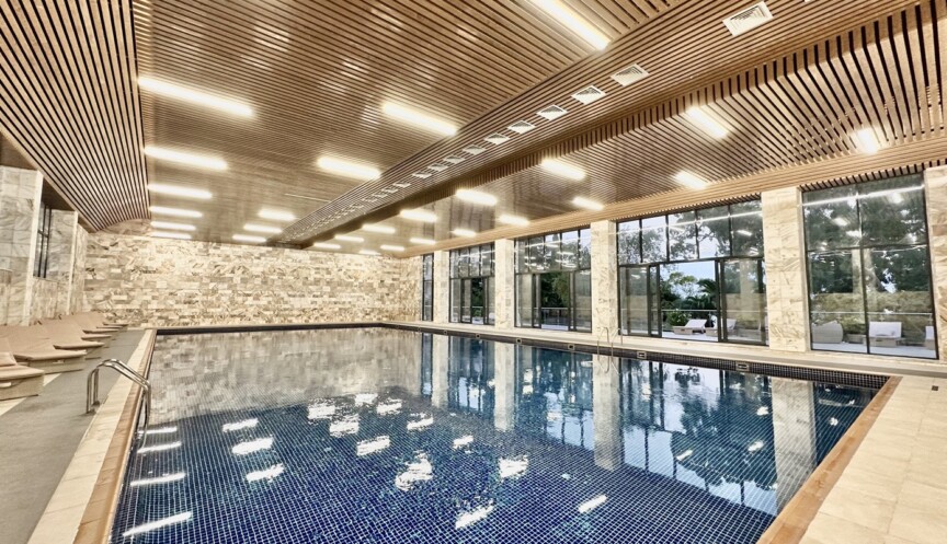 Крытый бассейн